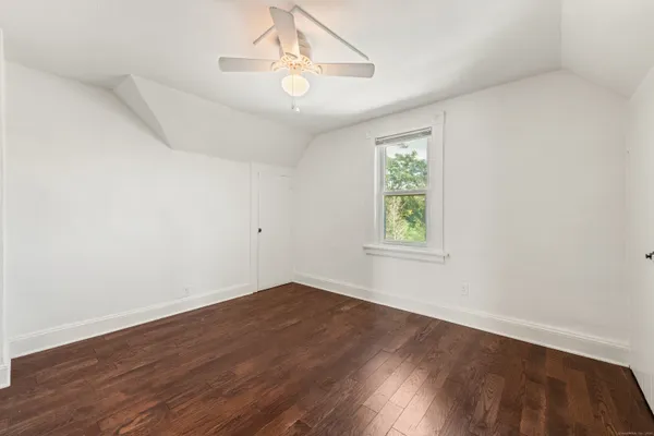 $2,600 | 318 Suburban Avenue, Fairfield, CT 06825