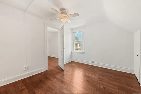 $2,600 | 318 Suburban Avenue, Fairfield, CT 06825