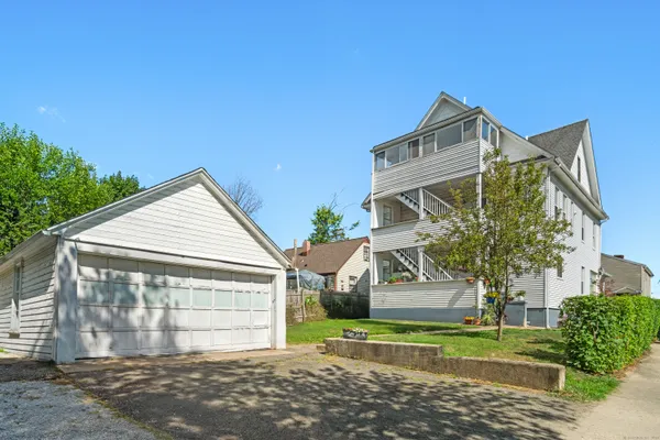 $2,600 | 318 Suburban Avenue, Fairfield, CT 06825