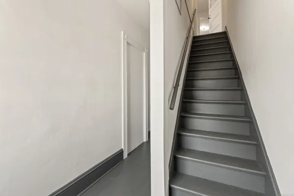 $2,600 | 318 Suburban Avenue, Fairfield, CT 06825