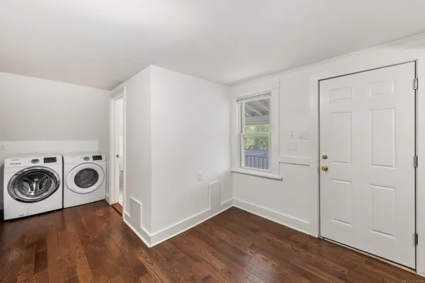 $2,600 | 318 Suburban Avenue, Fairfield, CT 06825