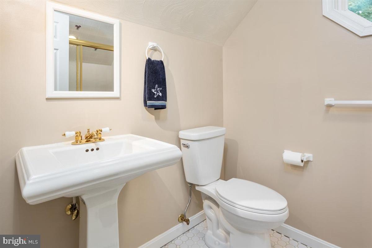 1451 Colony Road Pasadena, MD 21122 - Photo 19 of 48 en Suite Bathroom (in Bedroom 2)