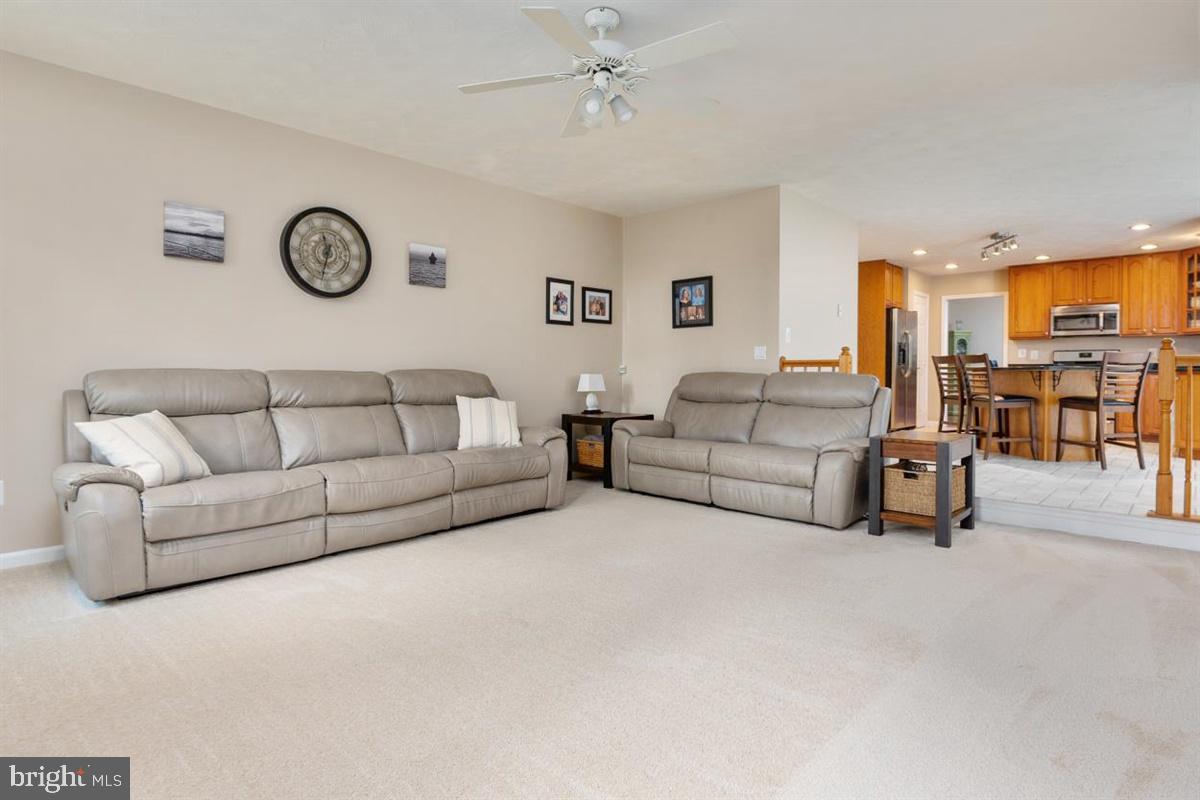 1451 Colony Road Pasadena, MD 21122 - Photo 7 of 48 Huge Family Room
