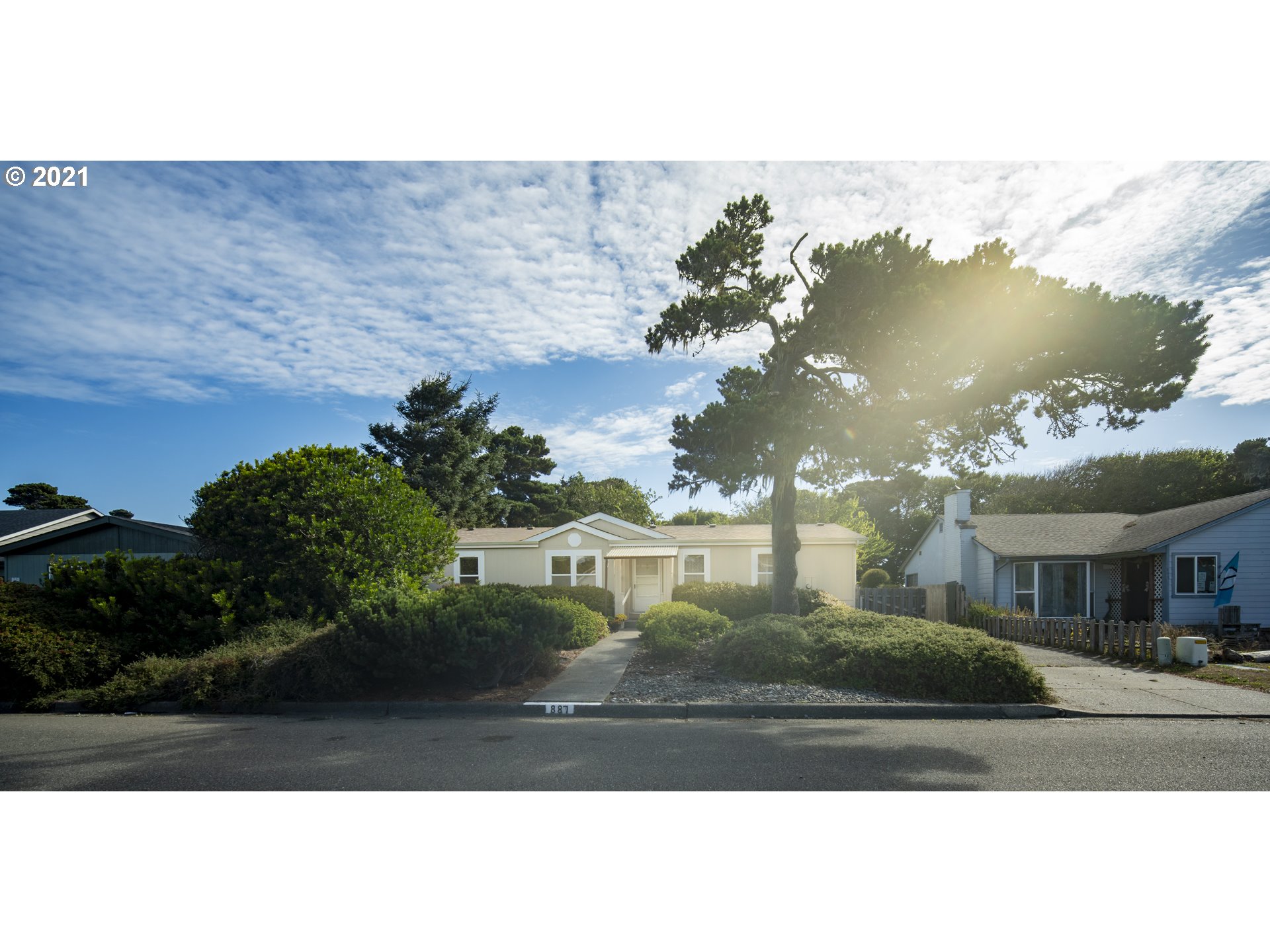 887 Jackson Avenue Southwest Bandon, OR 97411 - Photo 2 of 20 a view of a lake