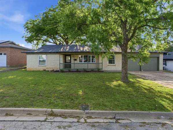 $315,000 | 825 Lee Drive, Bedford, TX 76022