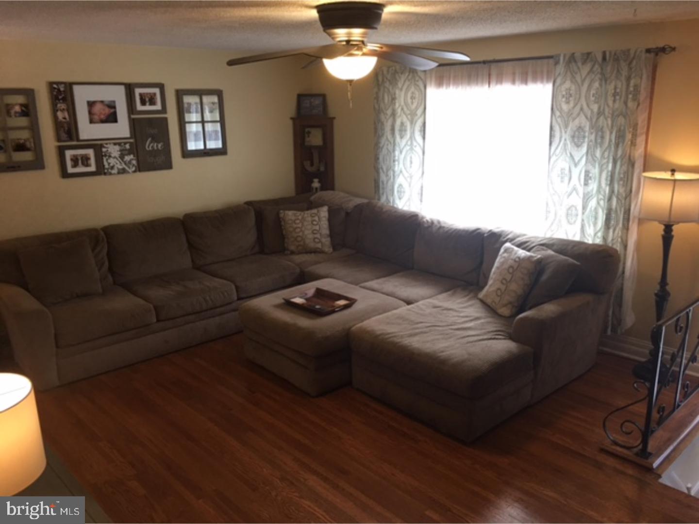 3532 Vinton Road Philadelphia, PA 19154 - Photo 3 of 17 Living Room