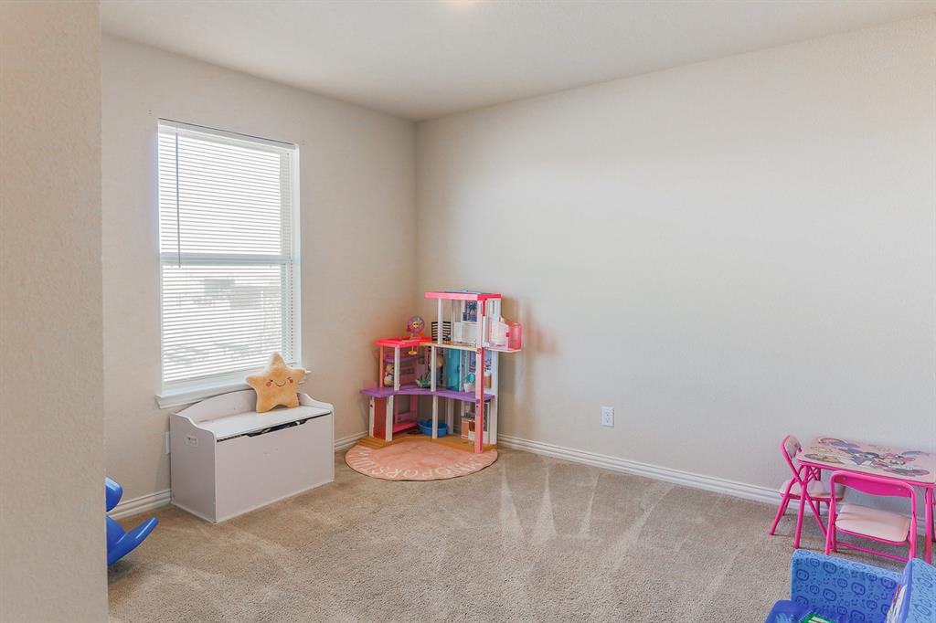 120 Hillcrest Lane Decatur, TX 76234 - Photo 19 of 33 a living room with furniture and a window