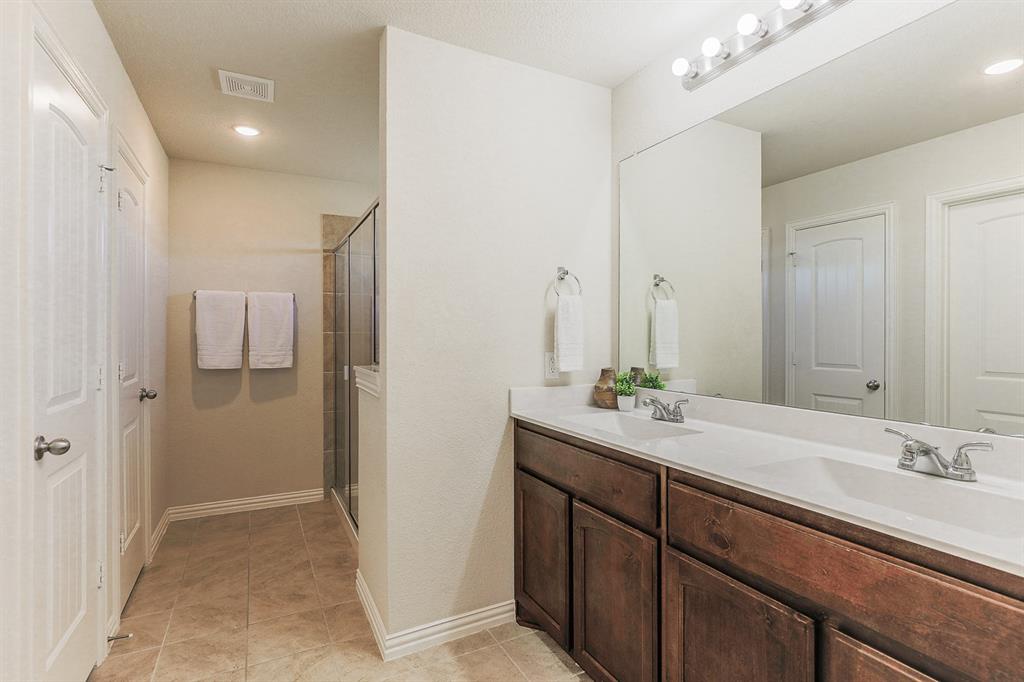 120 Hillcrest Lane Decatur, TX 76234 - Photo 25 of 33 a bathroom with a sink and a mirror