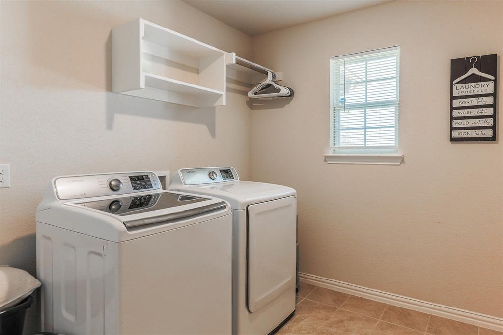 120 Hillcrest Lane Decatur, TX 76234 - Photo 27 of 33 a utility room with dryer and washer