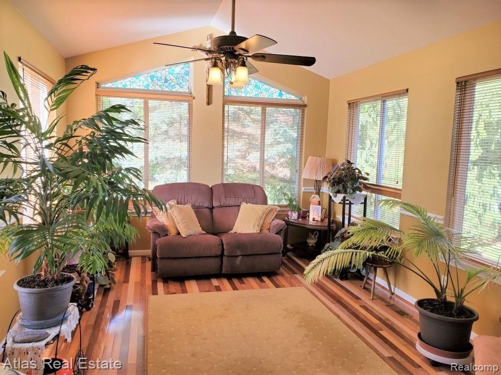 2071 West Ridge Drive Davison, MI 48423 - Photo 15 of 27 4 season room 1.jpg