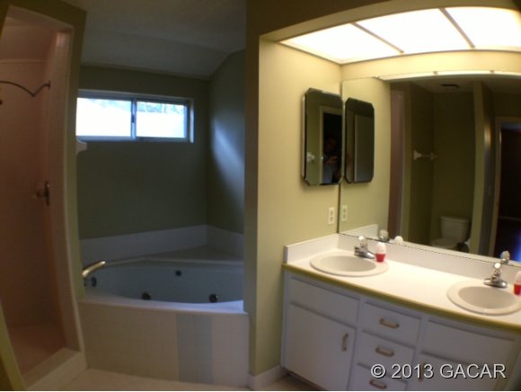 1039 Southwest 82 Terrace Gainesville, FL 32607 - Photo 10 of 11 Gallery Image 10