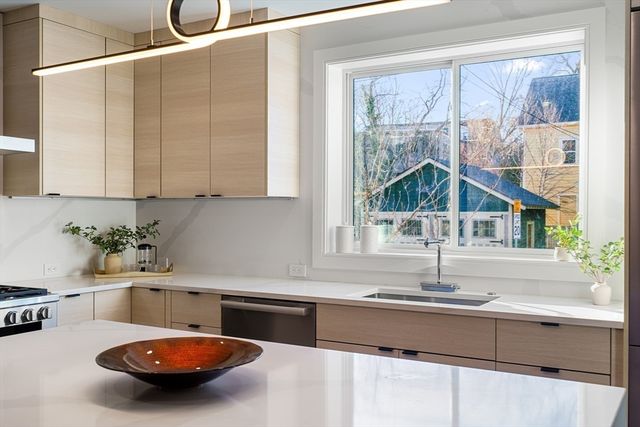 $2,750,000 | 31 Fenno Street, Cambridge, MA 02138