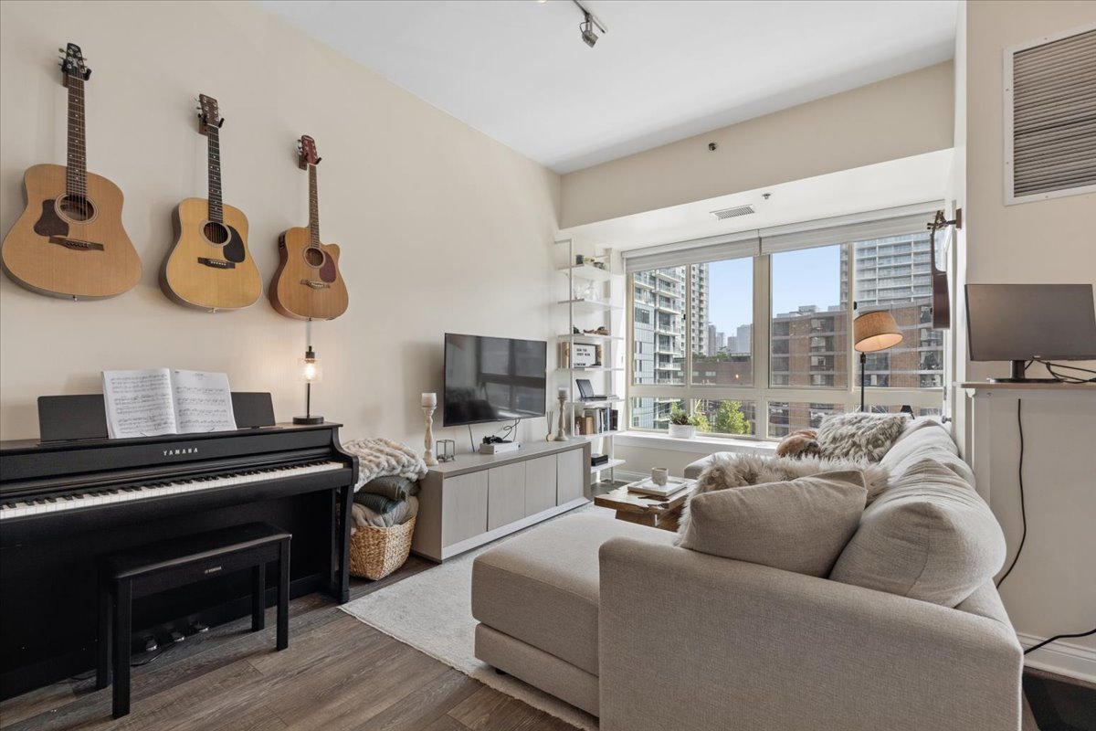 230 West Division Street, Unit 602 Chicago, IL 60610 - Photo 8 of 25