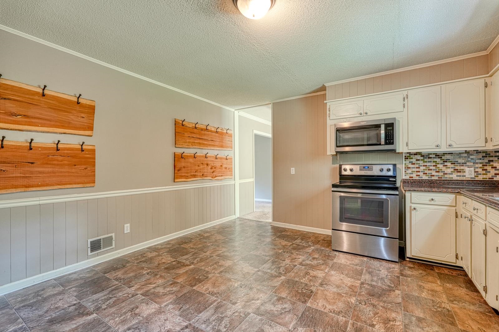 682 Davis Trading Post Road Chesnee, SC 29323 - Photo 10 of 32 Gallery Image 10