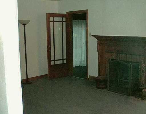 951 Agnew Road Baldwin, PA 15227 - Photo 2 of 5 Living Room.