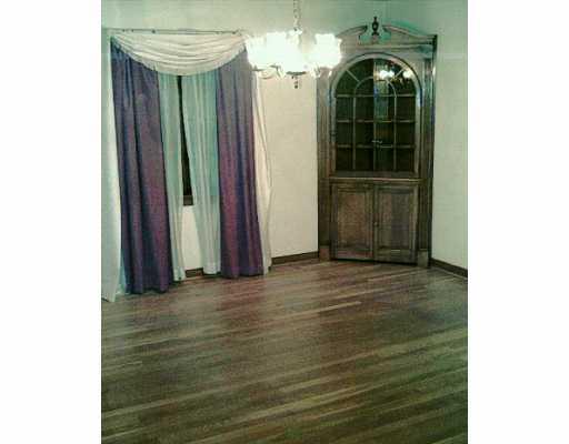 951 Agnew Road Baldwin, PA 15227 - Photo 4 of 5 Dining Room.