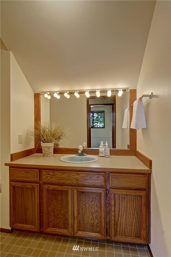 9116 185th Place Southwest Edmonds, WA 98026 - Photo 10 of 25 Gallery Image 10