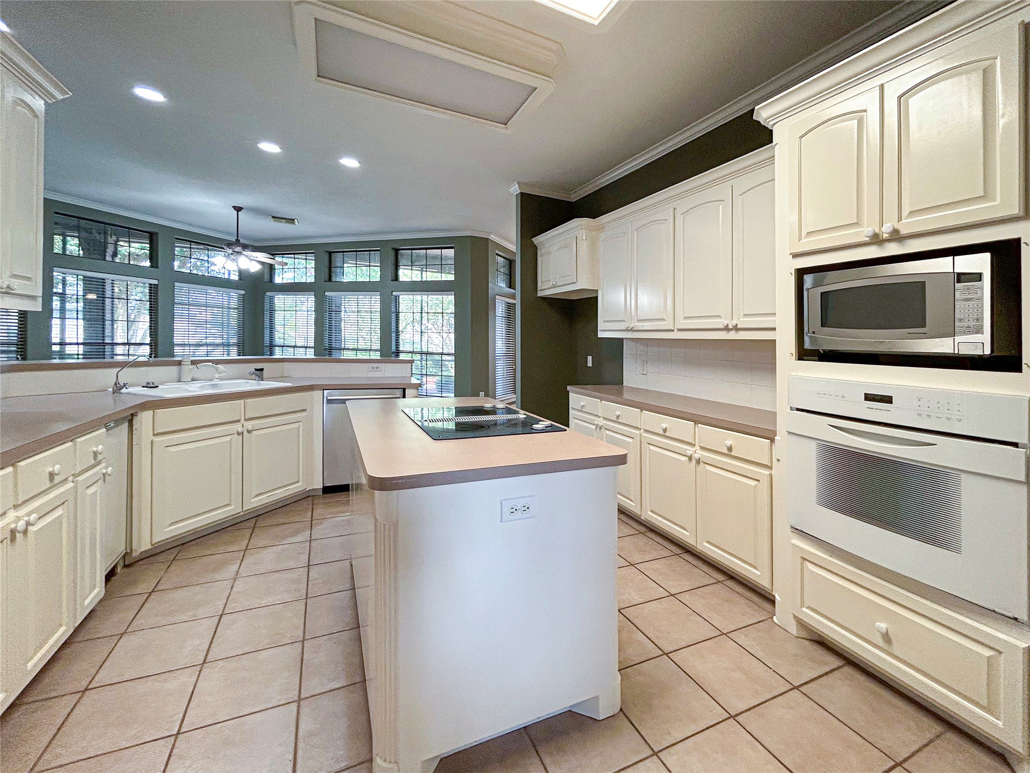 606 Walnut Street Lake Jackson, TX 77566 - Photo 19 of 43 a kitchen with a stove sink and microwave
