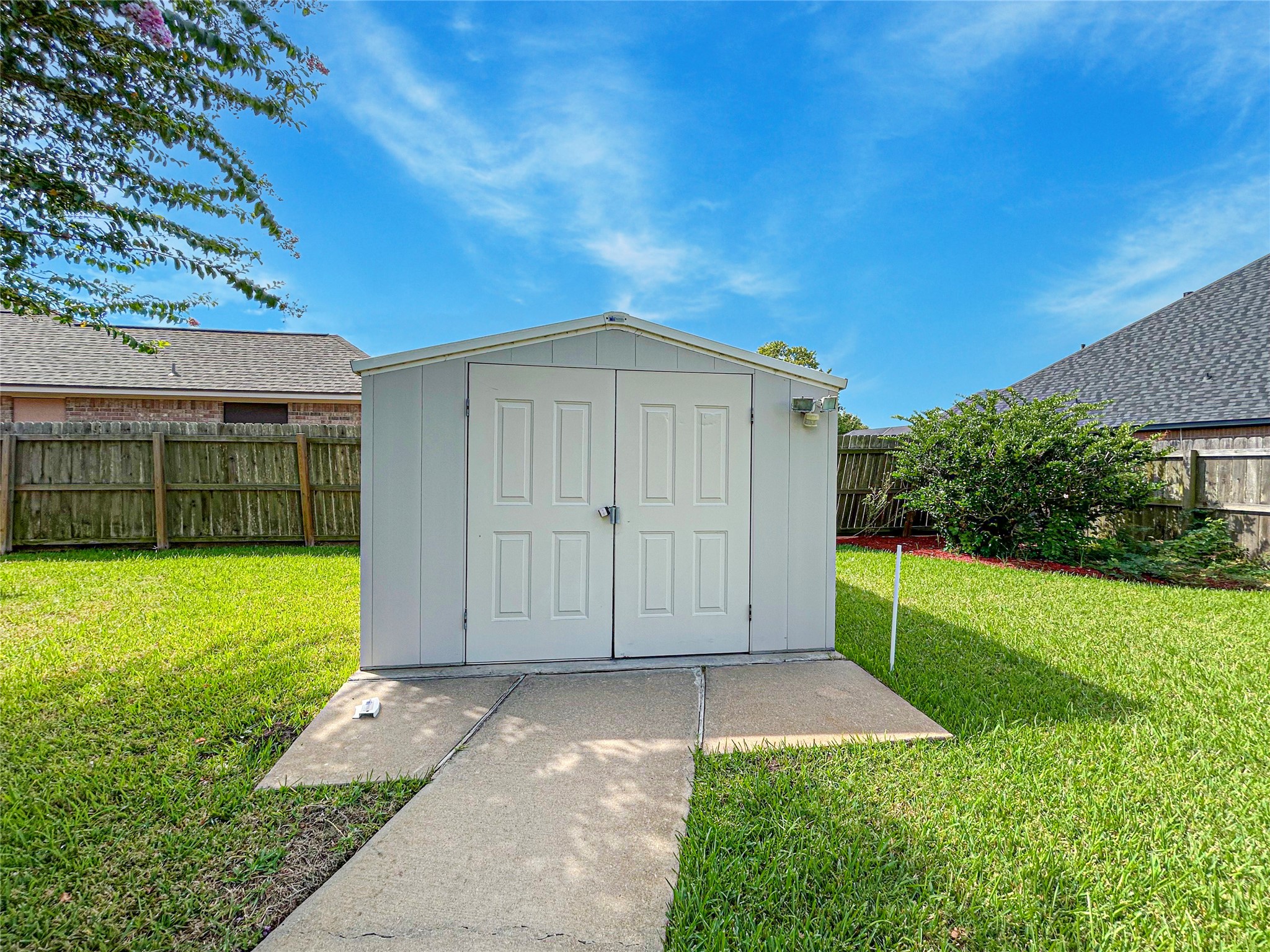 606 Walnut Street Lake Jackson, TX 77566 - Photo 42 of 43 a view of backyard of house with green space