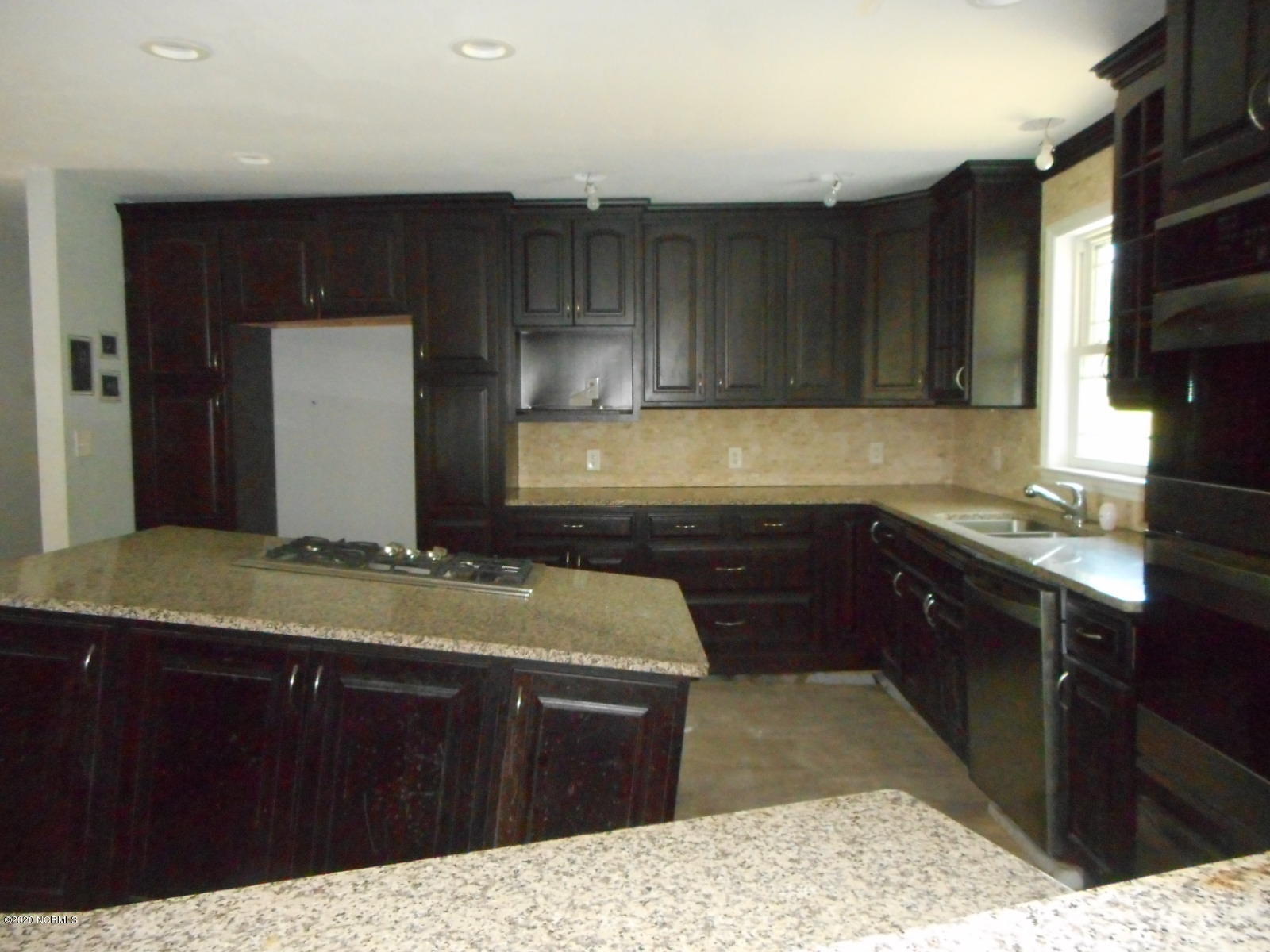 600 Robin Road Morehead City, NC 28557 - Photo 6 of 87 Kitchen