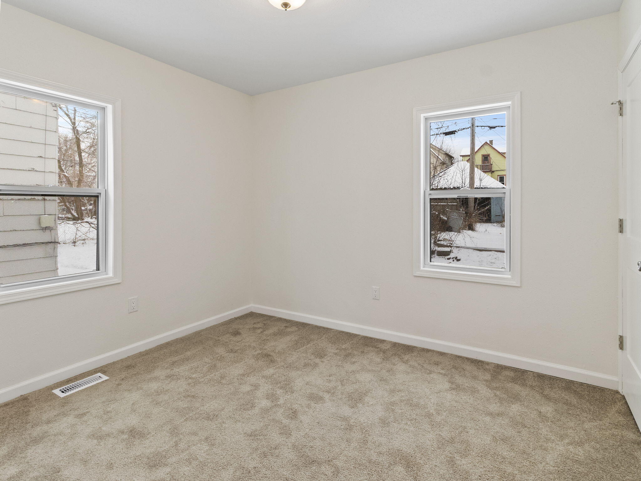 3342 North 24th Street Milwaukee, WI 53206 - Photo 17 of 28 20-web-or-mls-IMG_2931