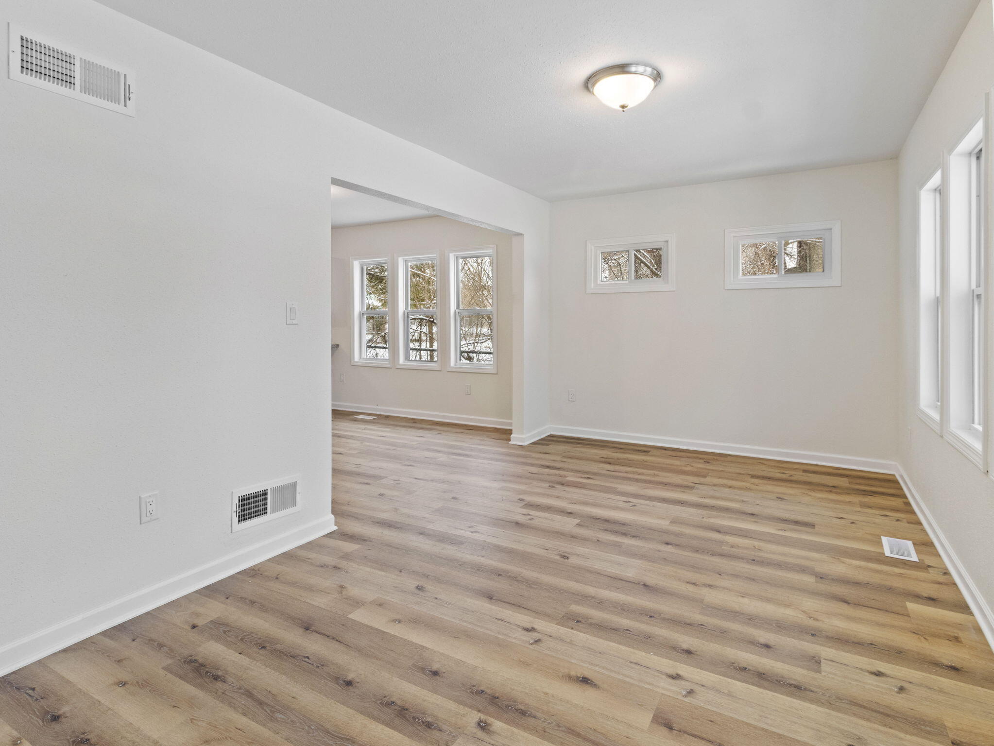 3342 North 24th Street Milwaukee, WI 53206 - Photo 4 of 28 10-web-or-mls-IMG_2901