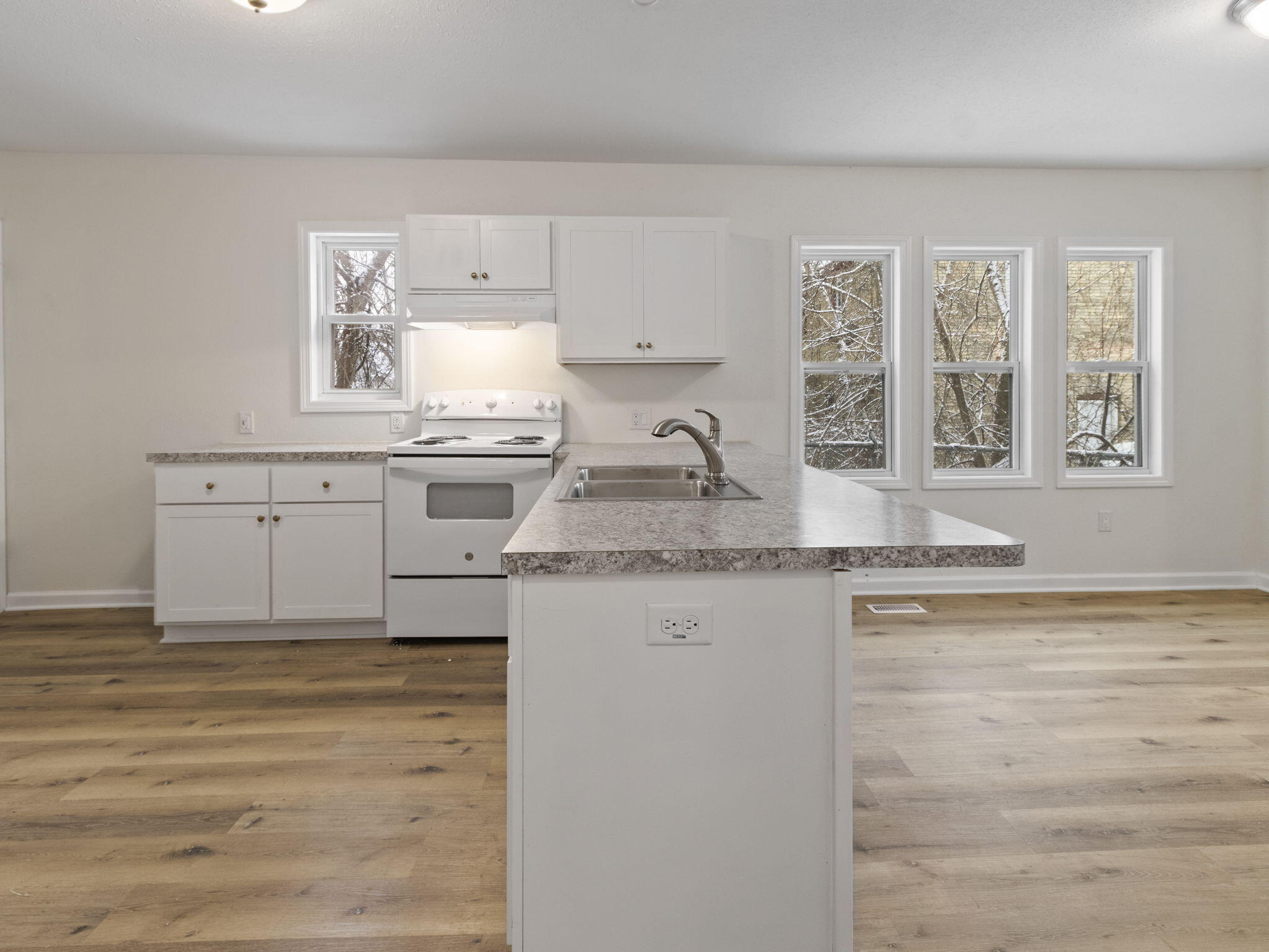 3342 North 24th Street Milwaukee, WI 53206 - Photo 8 of 28 14-web-or-mls-IMG_2913