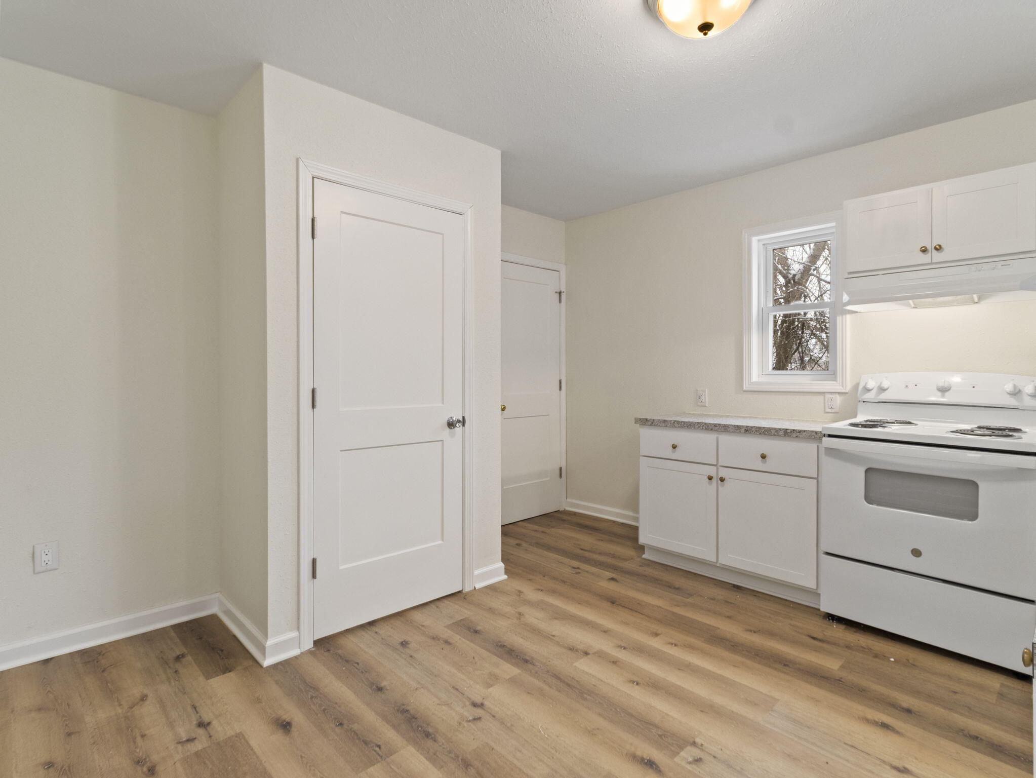 3342 North 24th Street Milwaukee, WI 53206 - Photo 10 of 28 15-web-or-mls-IMG_2916