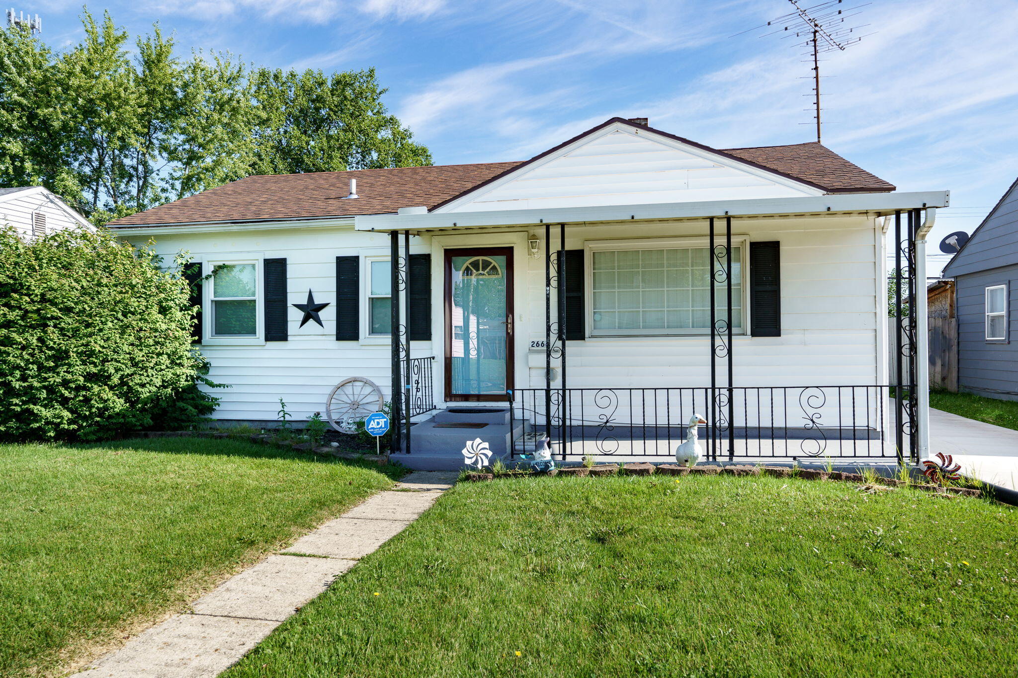 2666 Elmore Drive Springfield, OH 45505 - Photo 2 of 22