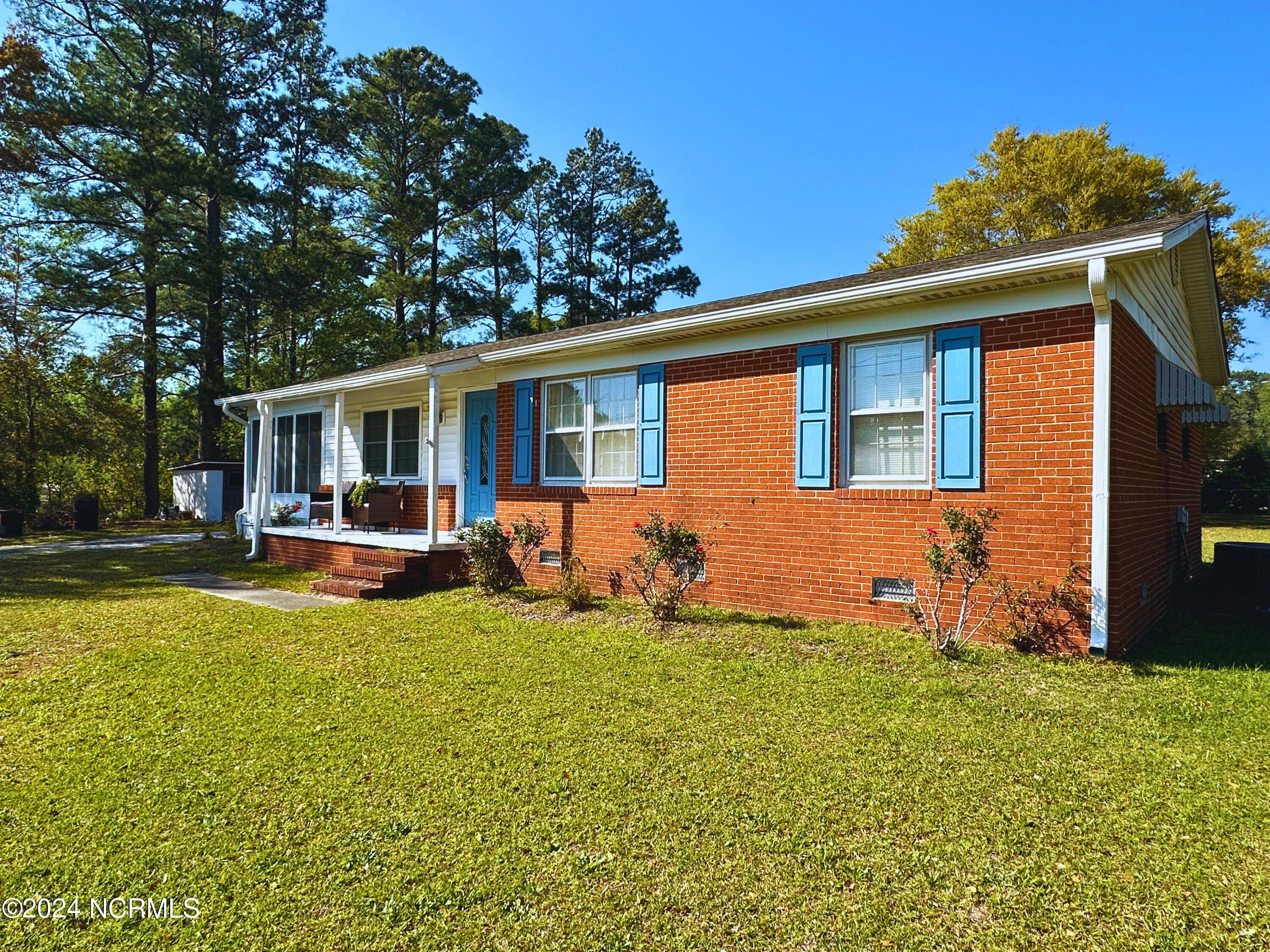 452 Nine Foot Road Newport, NC 28570 - Photo 4 of 32 exterior