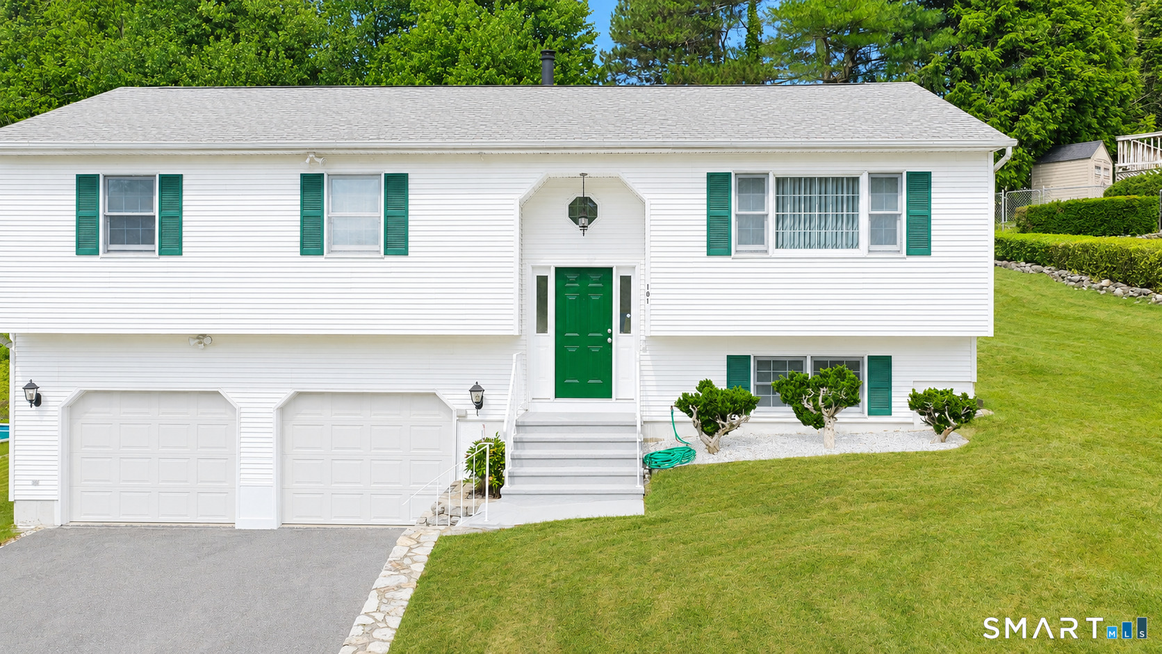 181 Haddad Road Waterbury, CT 06708 - Photo 3 of 34