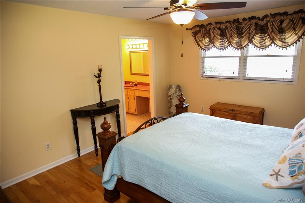 690 Robinhood Road Maiden, NC 28650 - Photo 3 of 24 Gallery Image 3