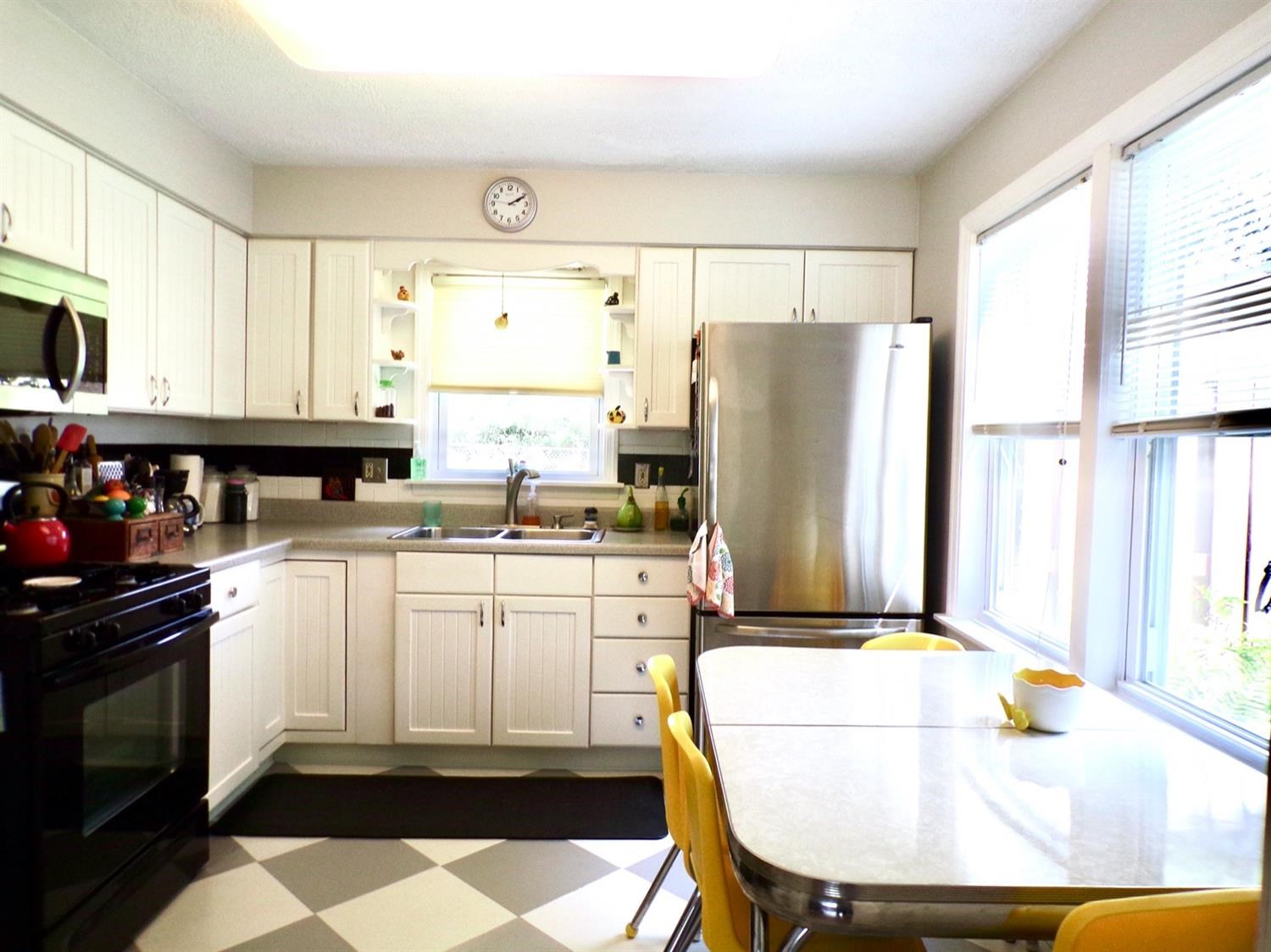 814 Yellowstone Road Valparaiso, IN 46385 - Photo 9 of 27 1500x1124