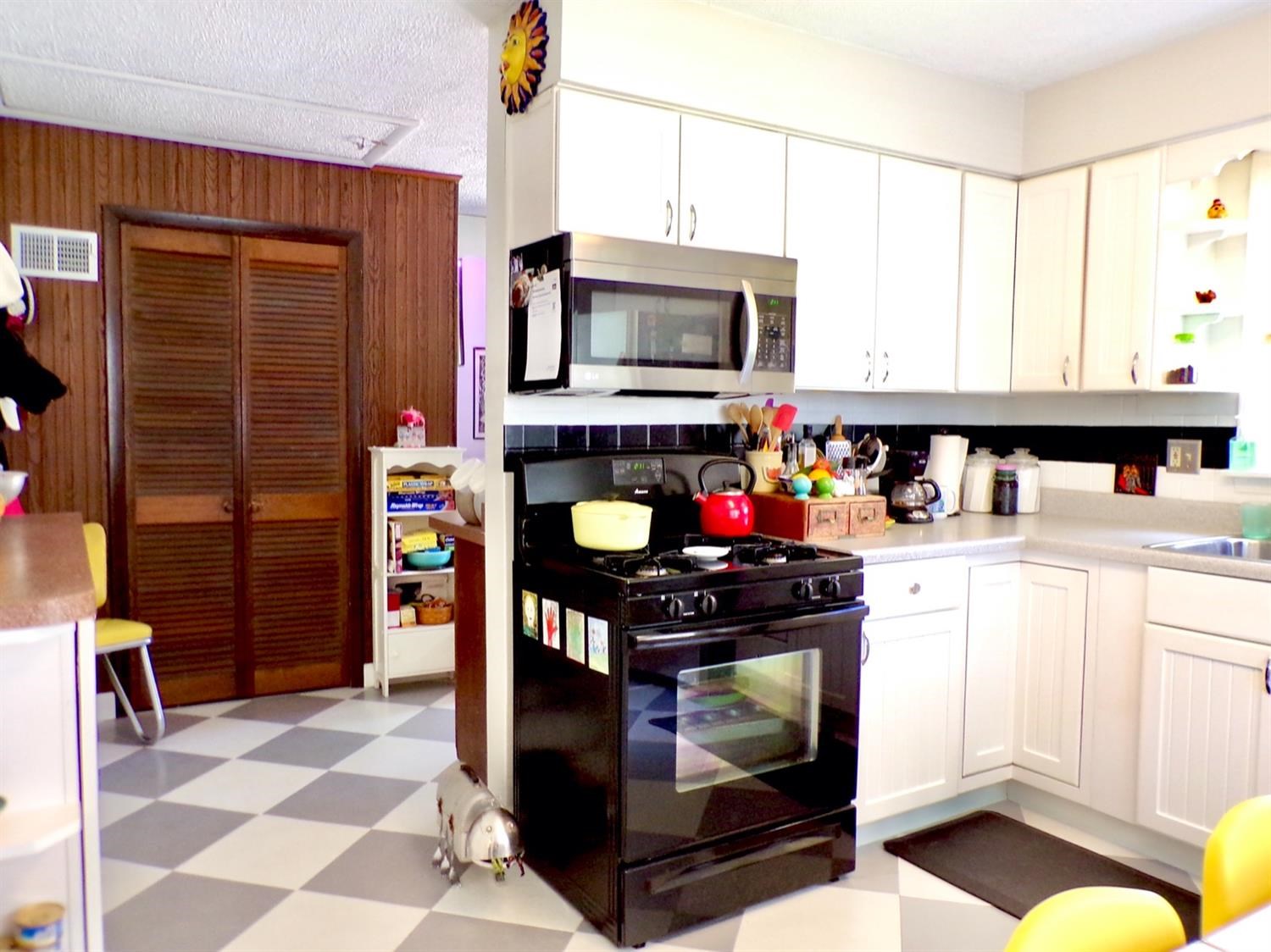 814 Yellowstone Road Valparaiso, IN 46385 - Photo 10 of 27 1500x1124