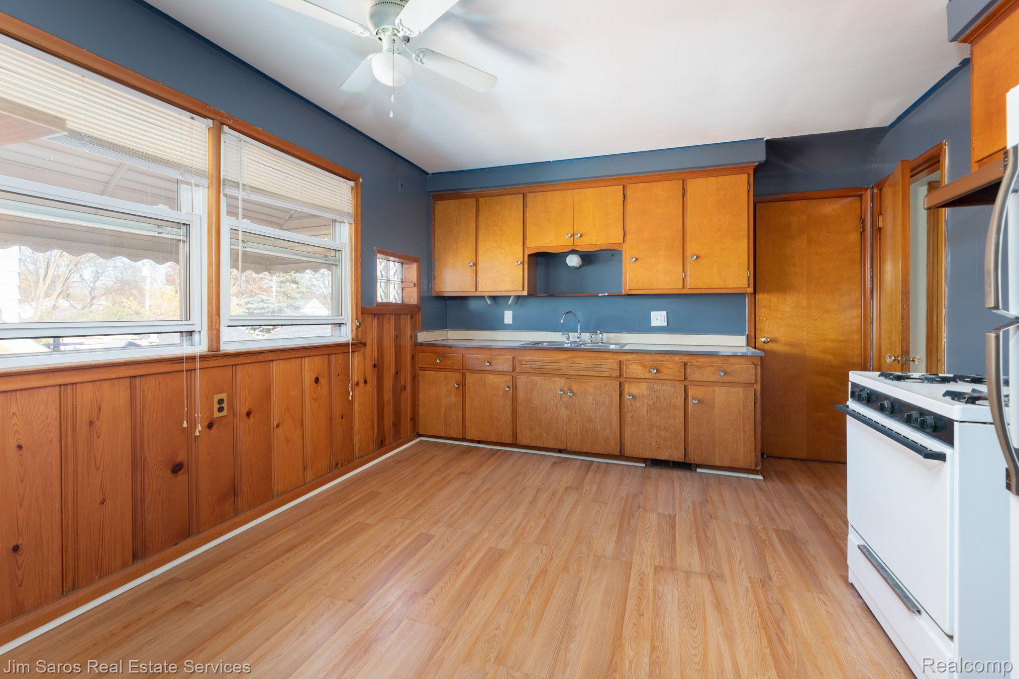 2132 Vernier Road Grosse Pointe, MI 48236 - Photo 4 of 9 Gallery Image 4