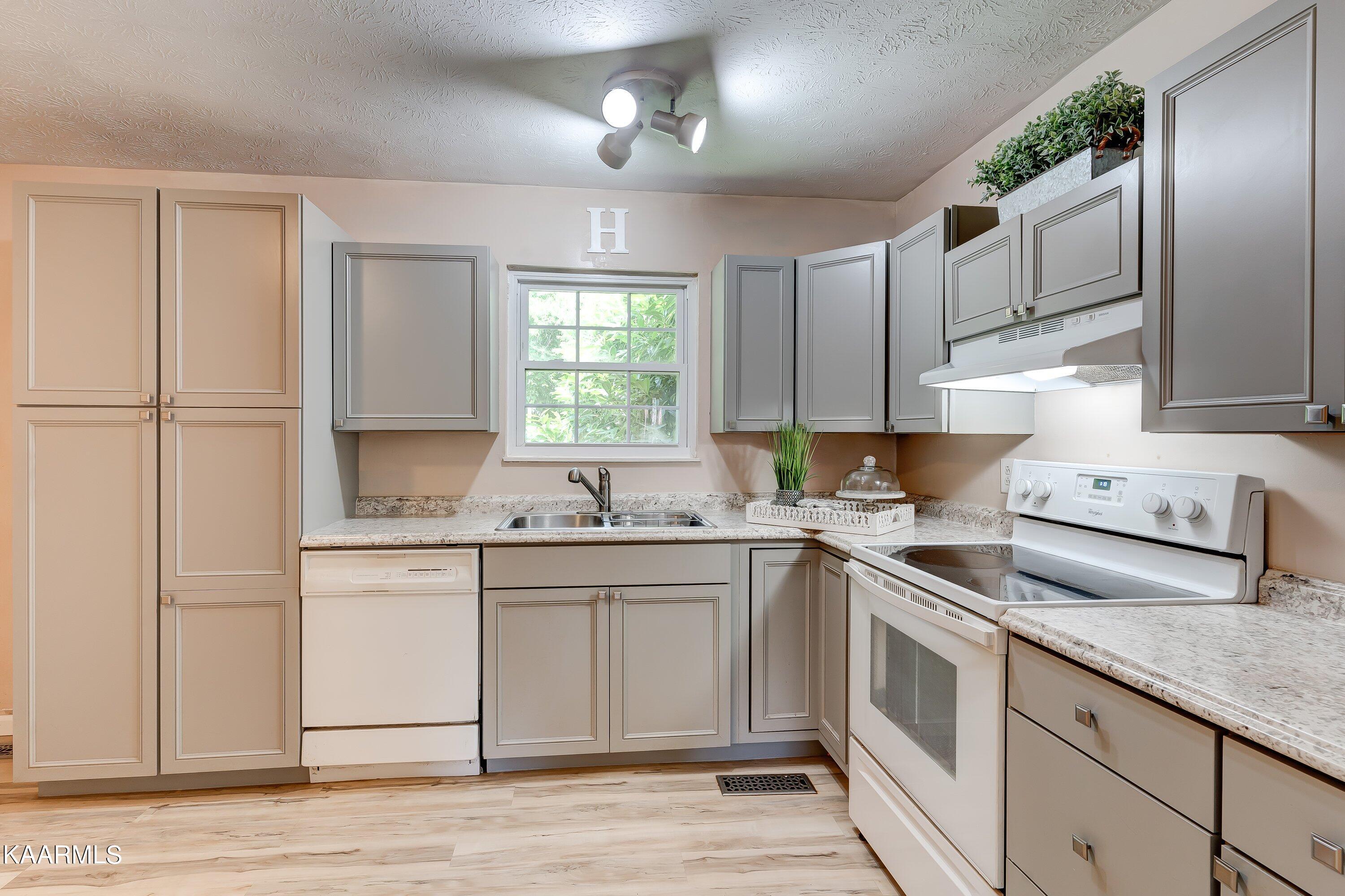 2642 Randall Road Strawberry Plains, TN 37871 - Photo 10 of 28 2642 Randall Rd-10