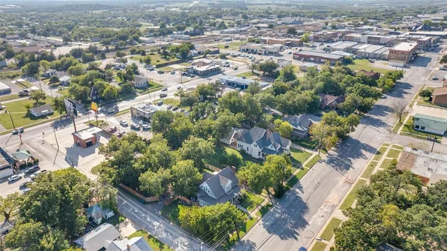 a view of a small house with a yard