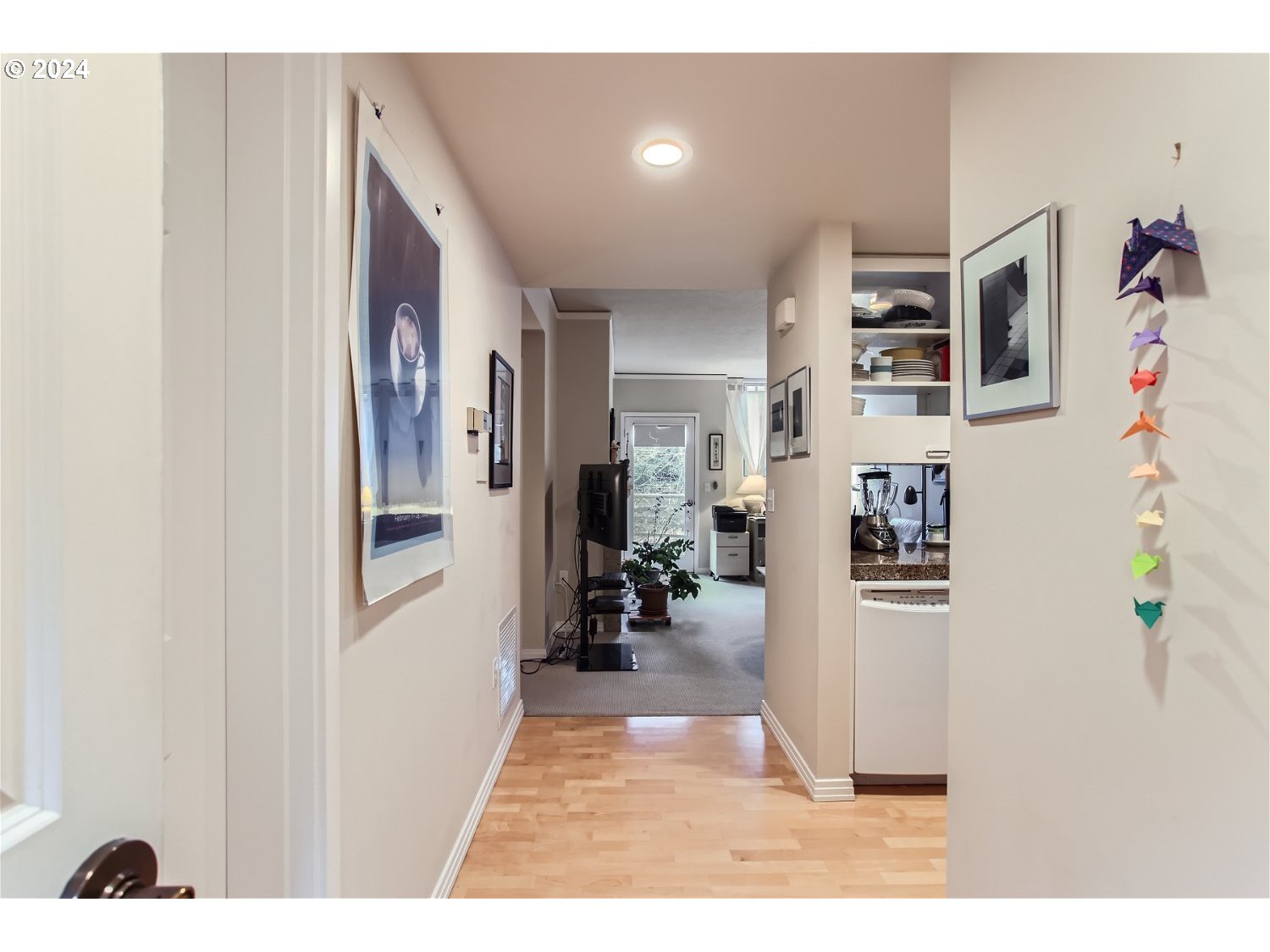 1132 Southwest 19th Avenue, Unit 309 Portland, OR 97205 - Photo 7 of 32 a view interior of a house and livingroom view