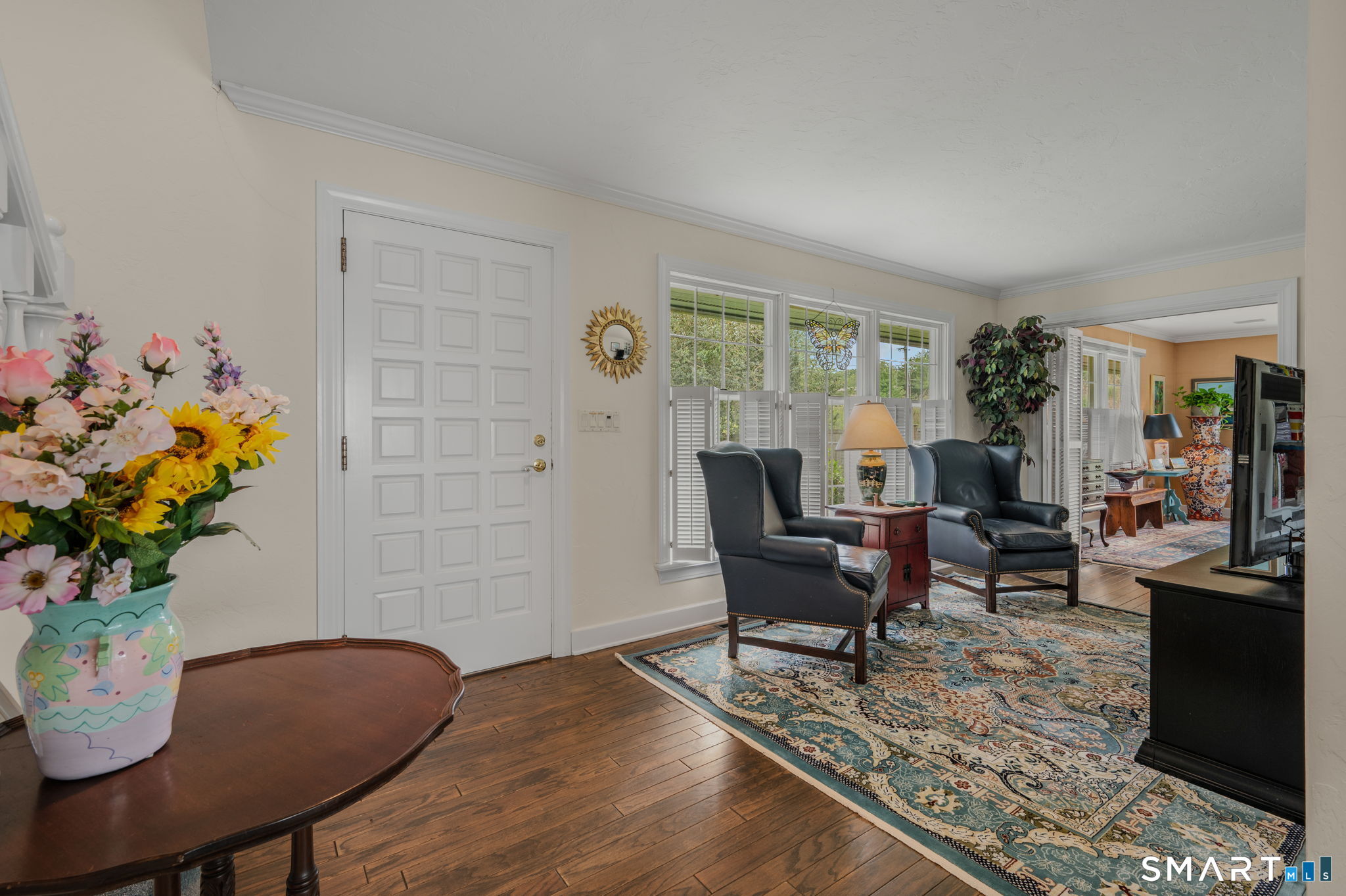 77 Essex Road Old Saybrook, CT 06475 - Photo 9 of 36 Large entry foyer with seating area.