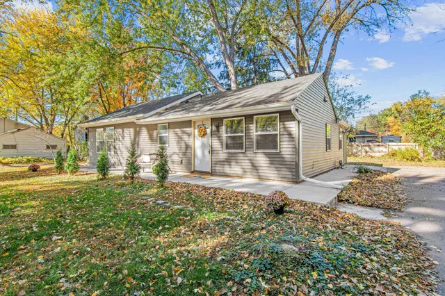 $295,000 | 681 Glencoe Street Northeast, Fridley, MN 55432