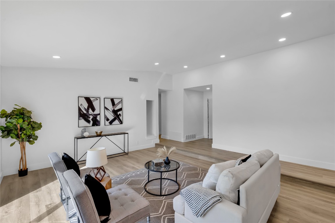 11602 Big Trail Austin, TX 78759 - Photo 10 of 27 a living room with furniture