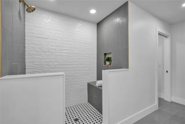a en suite bathroom with a double vanity sink and a mirror