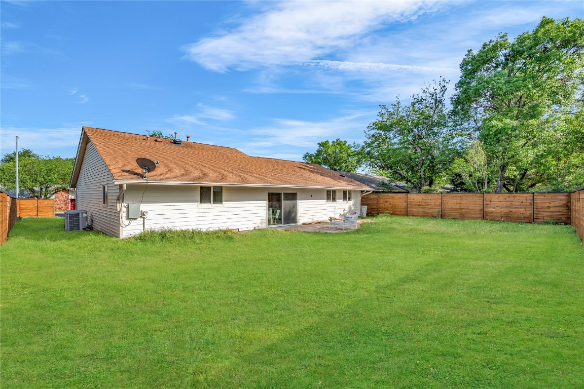 11602 Big Trail Austin, TX 78759 - Photo 26 of 27 a front view of a house with a garden