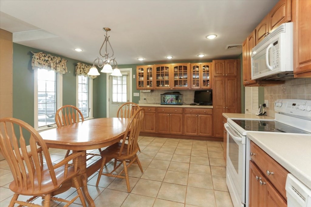 24 Myrna Road Framingham, MA 01701 - Photo 12 of 40 Gallery Image 12
