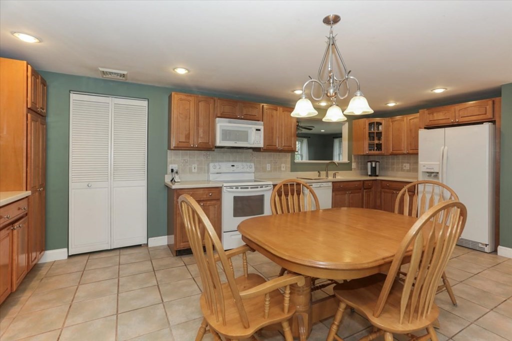 24 Myrna Road Framingham, MA 01701 - Photo 10 of 40 Gallery Image 10
