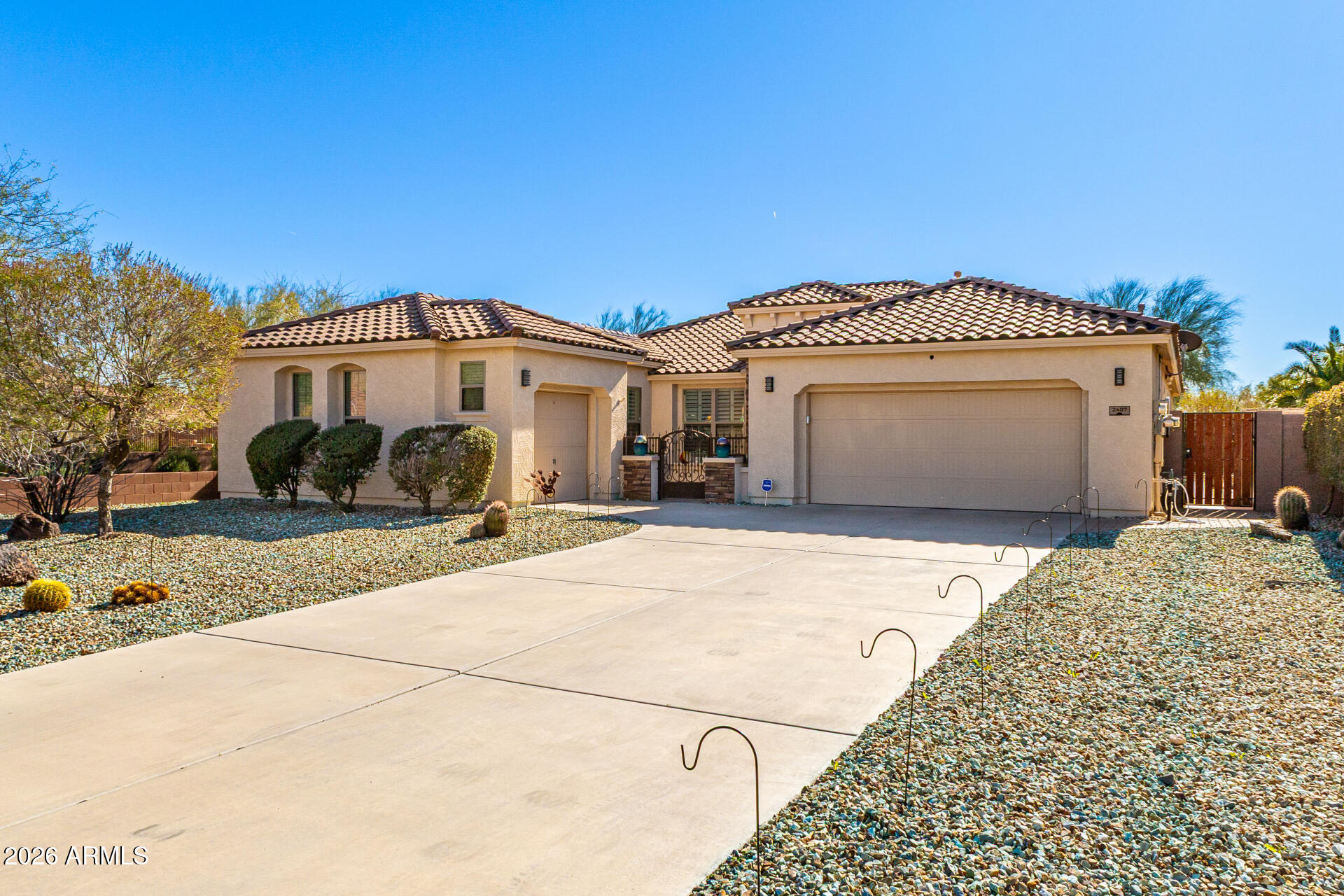 2407 West Maya Way Phoenix, AZ 85085 - Photo 3 of 37 04-Maya