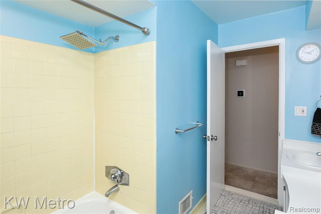 14090 Riga Livonia, MI 48154 - Photo 22 of 26