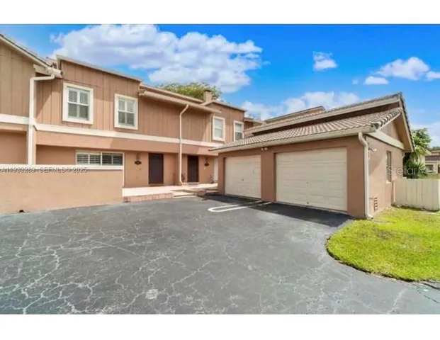 a view of a house with a backyard