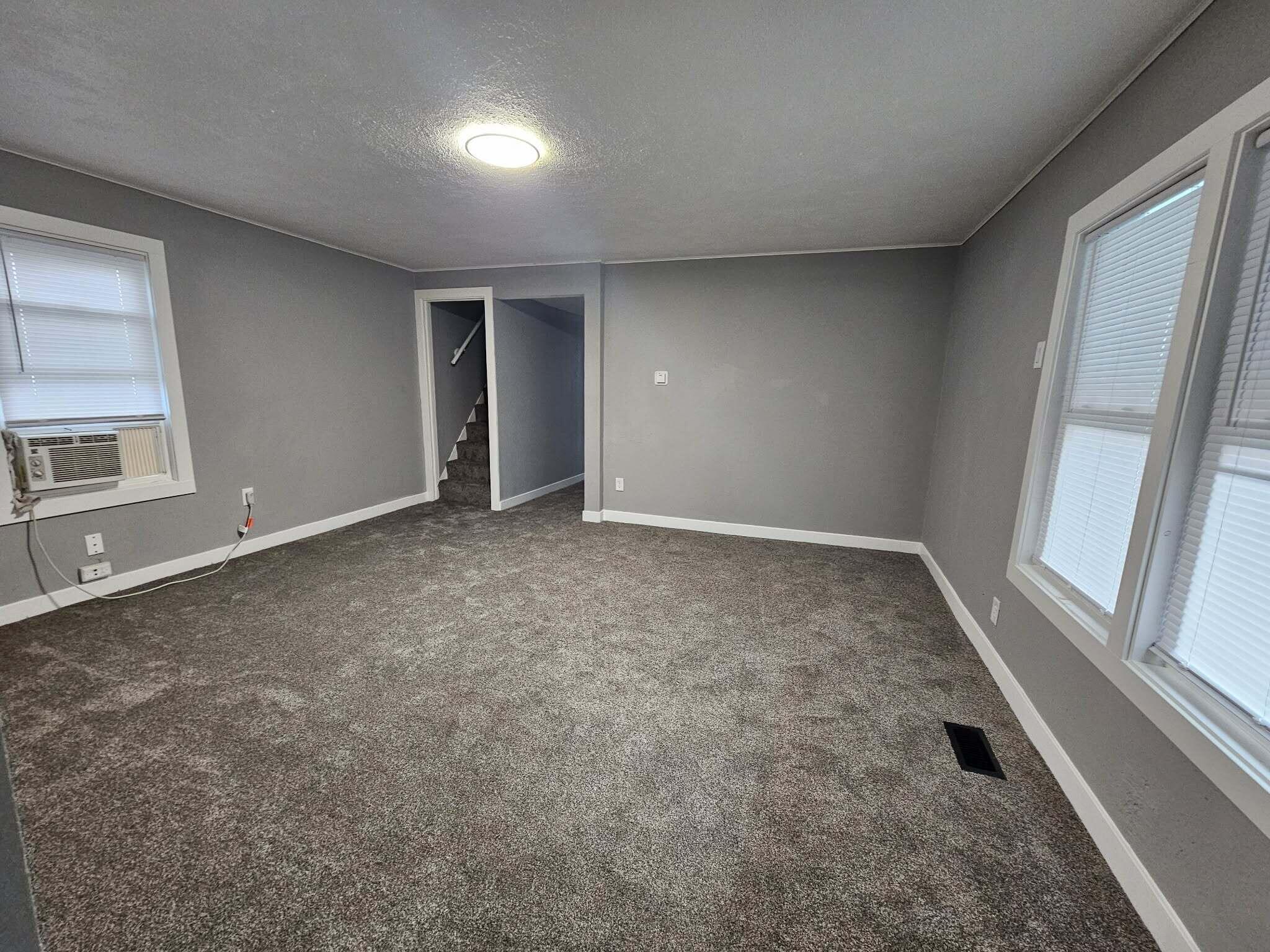 714 Kewaunee Street Racine, WI 53402 - Photo 3 of 11 Living room