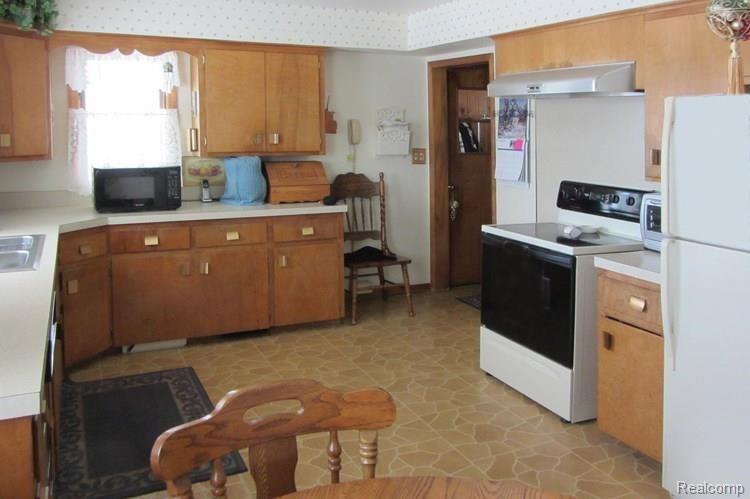 655 North Van Dyke Road Imlay City, MI 48444 - Photo 5 of 18 kitchen 2.jpg